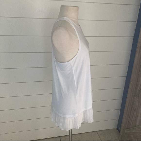 NEW!  Hollister White Ruffled Tank Top (M) - Picture 4 of 6